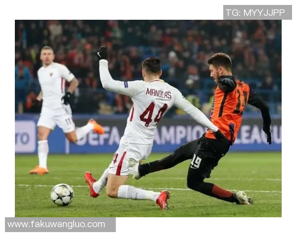 徐彬中场抢断展现出色防守能力助力球队逆转局势的精彩瞬间 徐彬中场抢断展现出色防守能力助力球队逆转局势的精彩瞬间