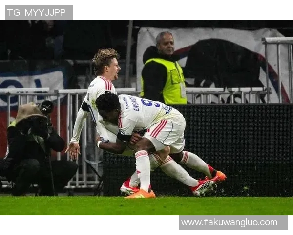 恩德里克精彩破门助力里昂赢得关键比赛胜利 恩德里克精彩破门助力里昂赢得关键比赛胜利