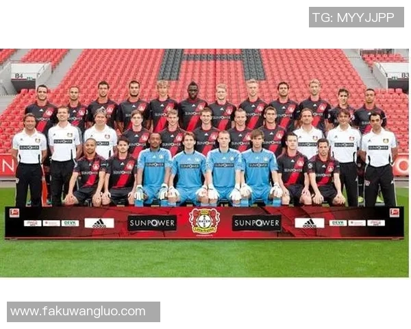 德甲榜首大战：谁笑到最后？